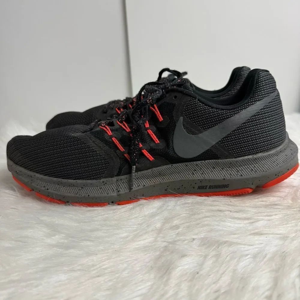 NIKE RUN SWIFT BQ6960-001 Black Coral Sneakers